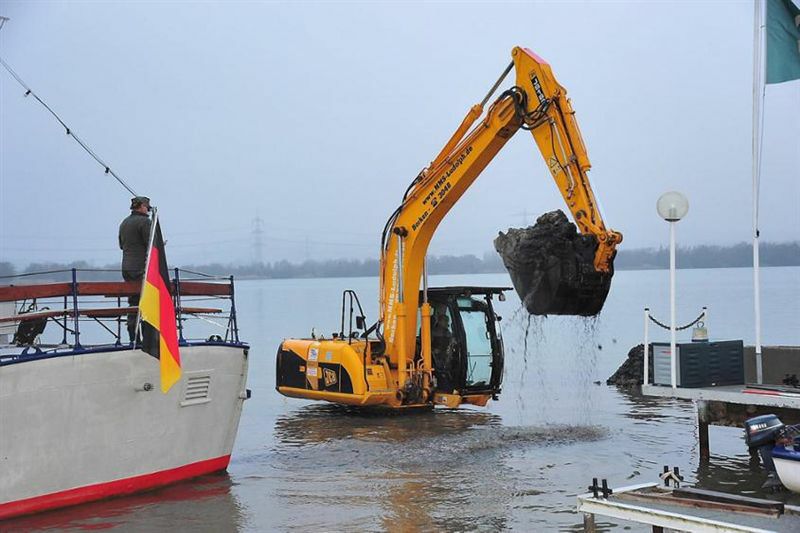 1604749242-kuestenwachenboot-auf-grund-gelaufen-RbNG.jpg